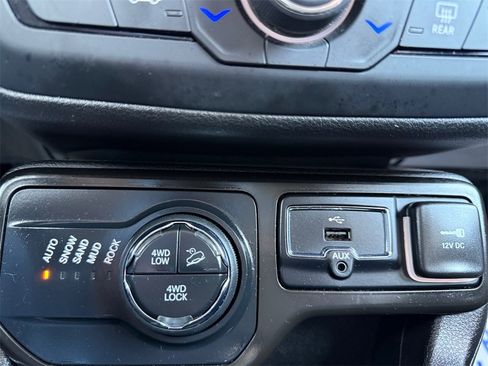 Used 2023 Jeep Renegade Trailhawk image 31