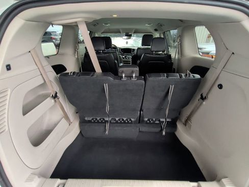 Used 2022 Chrysler Pacifica Touring-L image 23