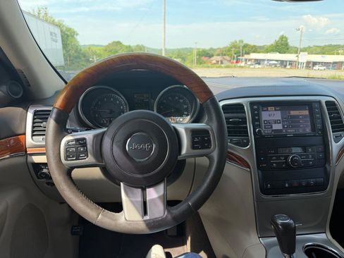 Used 2013 Jeep Grand Cherokee Overland RWD image 21