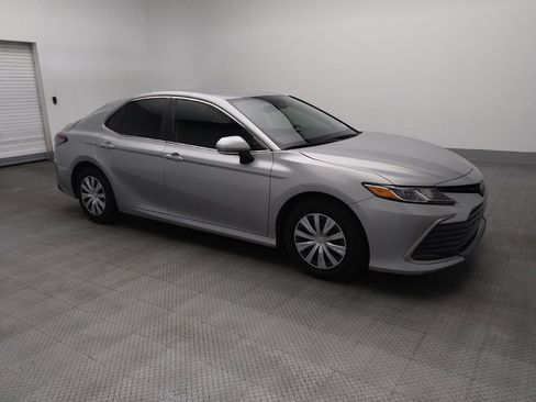Used 2022 Toyota Camry LE image 11