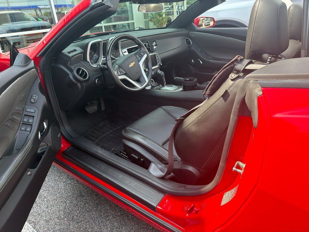 Used 2015 Chevrolet Camaro LT RWD image 5