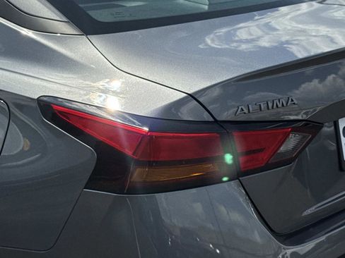 Used 2025 Nissan Altima 2.5 SV FWD image 30