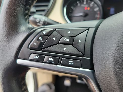 Used 2018 Nissan Rogue SV FWD image 18