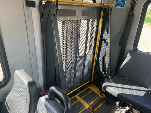 Used 2013 Ford F550 2WD Regular Cab Super Duty w/ Payload Upgrade Pkg image 14