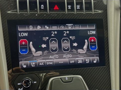Used 2022 Lamborghini Urus AWD/4WD image 13