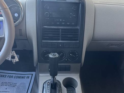 Used 2006 Ford Explorer XLT RWD image 11