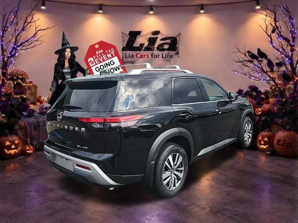 Used 2025 Nissan Pathfinder SL AWD/4WD image 3