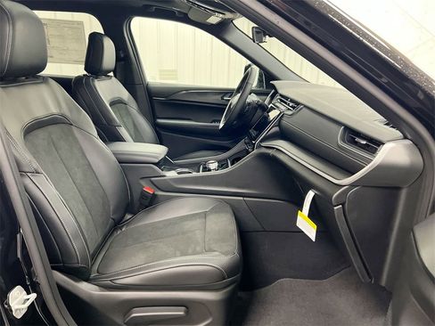 New 2025 Jeep Grand Cherokee L Altitude image 20