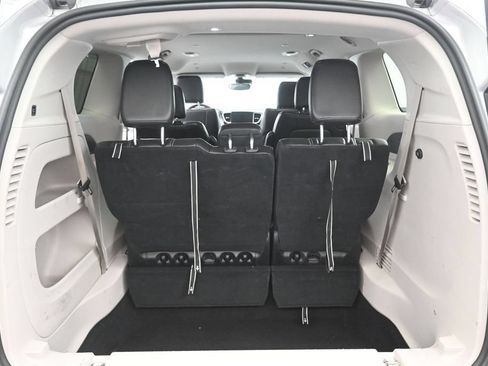 Used 2024 Chrysler Pacifica Touring-L FWD image 2