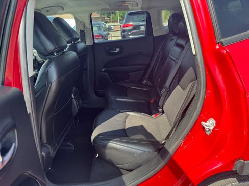Used 2021 Jeep Compass Latitude FWD image 6
