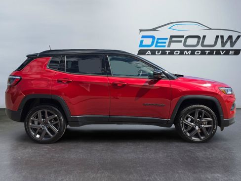 Used 2026 Jeep Compass Limited AWD/4WD image 2