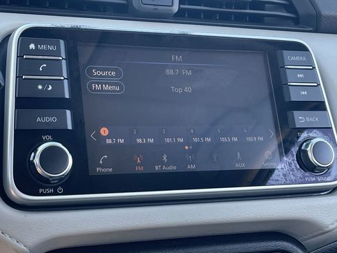 Used 2021 Nissan Versa SV w/ Trunk Package image 23