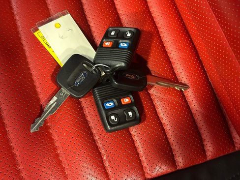 Used 2002 Ford Thunderbird image 36