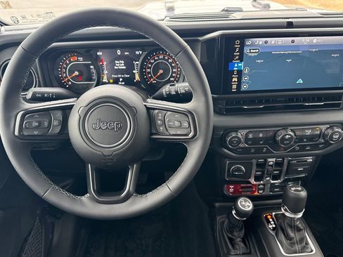New 2026 Jeep Wrangler Unlimited Rubicon AWD/4WD image 13