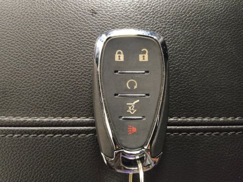 Used 2018 Chevrolet Equinox Premier image 32