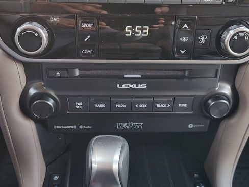 Used 2023 Lexus GX 460 Luxury w/ Accessory Package AWD/4WD image 19
