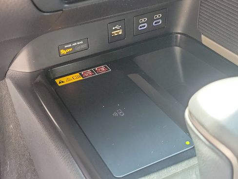 Used 2025 Toyota Camry SE w/ Convenience Package FWD image 30