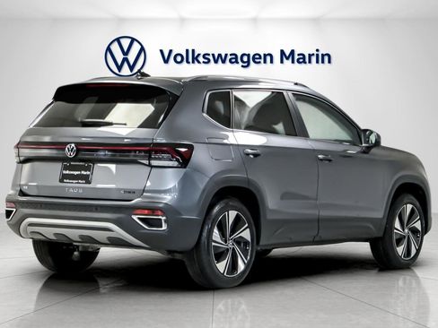 New 2026 Volkswagen Taos SE image 5