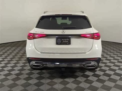 Certified 2026 Mercedes-Benz GLC 300 4MATIC image 4