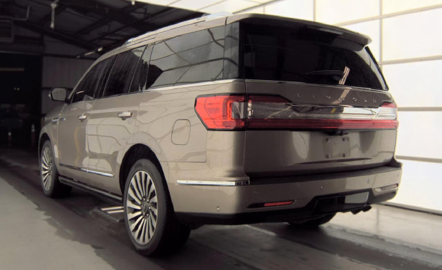 Used 2020 Lincoln Navigator Reserve w/ Luxury Package RWD image 3