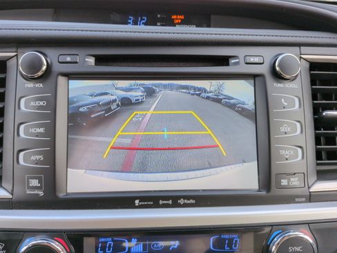 Used 2019 Toyota Highlander Limited image 18