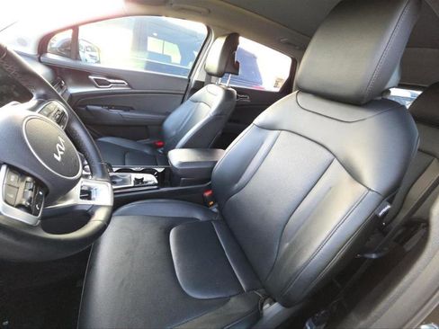 Used 2025 Kia Sportage EX w/ Premium Package image 3