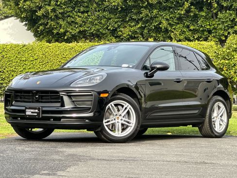 Used 2025 Porsche Macan image 1