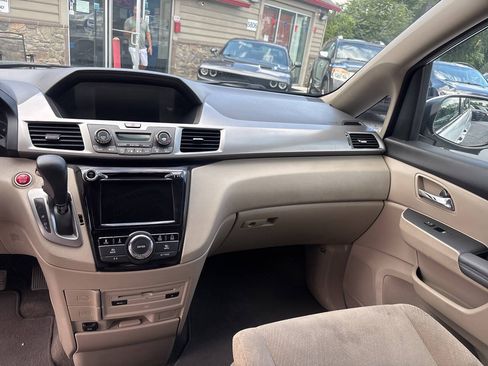 Used 2016 Honda Odyssey SE image 18