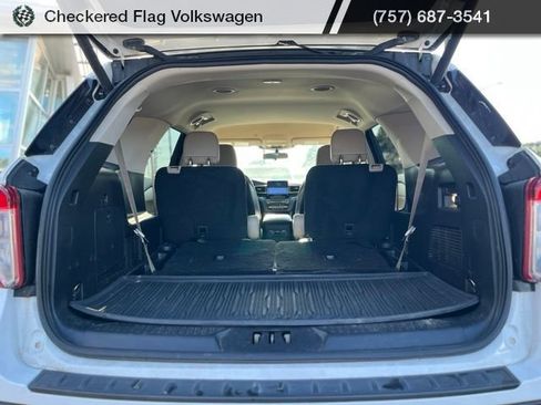 Used 2020 Ford Explorer XLT w/ Equipment Group 202A AWD/4WD image 21