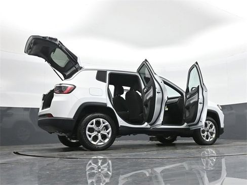 Used 2025 Jeep Compass Sport image 50