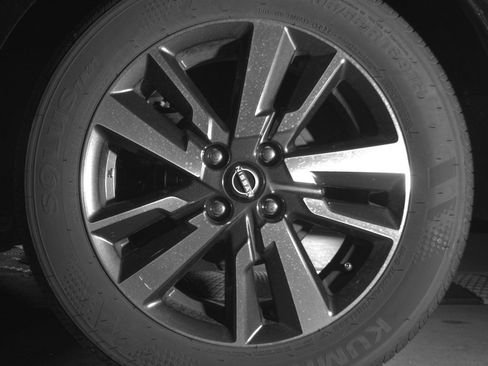 Used 2025 Nissan Versa SV image 14