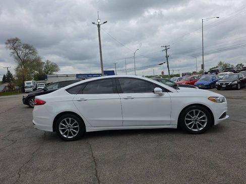 Used 2017 Ford Fusion SE FWD image 7