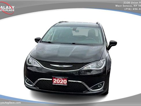 Used 2020 Chrysler Pacifica Touring-L Plus image 2