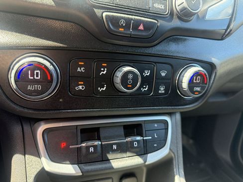 Used 2024 GMC Terrain SLT AWD/4WD image 39
