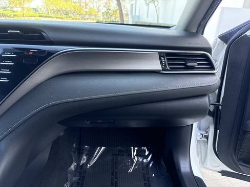 Used 2019 Toyota Camry SE w/ Carpet Mat Package FWD image 16