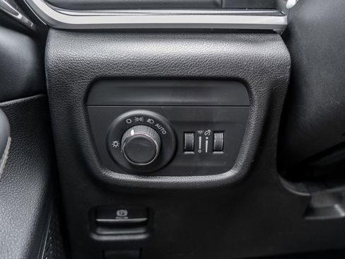 Used 2023 Jeep Grand Cherokee Laredo w/ Luxury Tech Group I AWD/4WD image 21