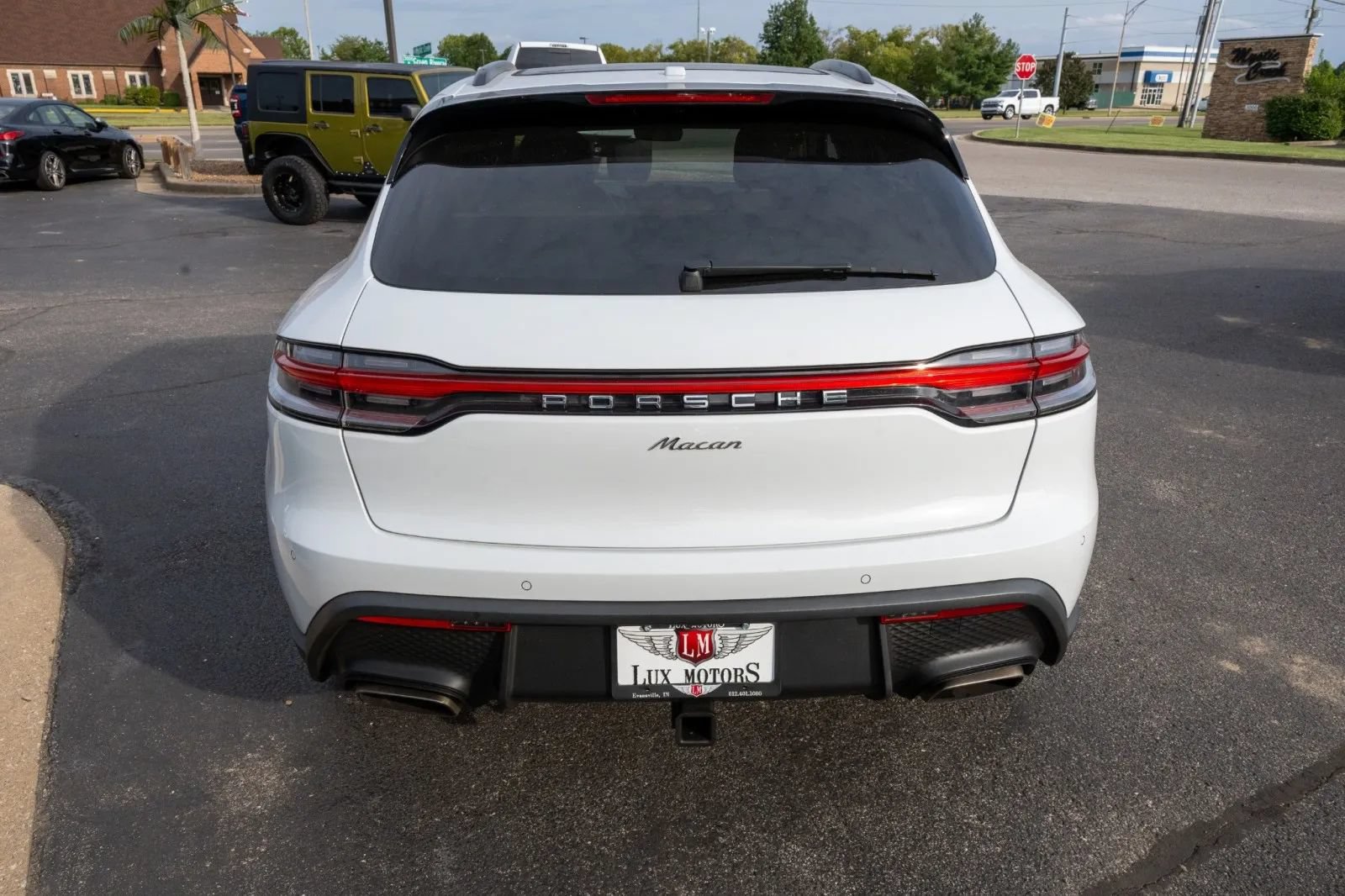 Used 2024 Porsche Macan w/ Premium Plus Package AWD/4WD image 7