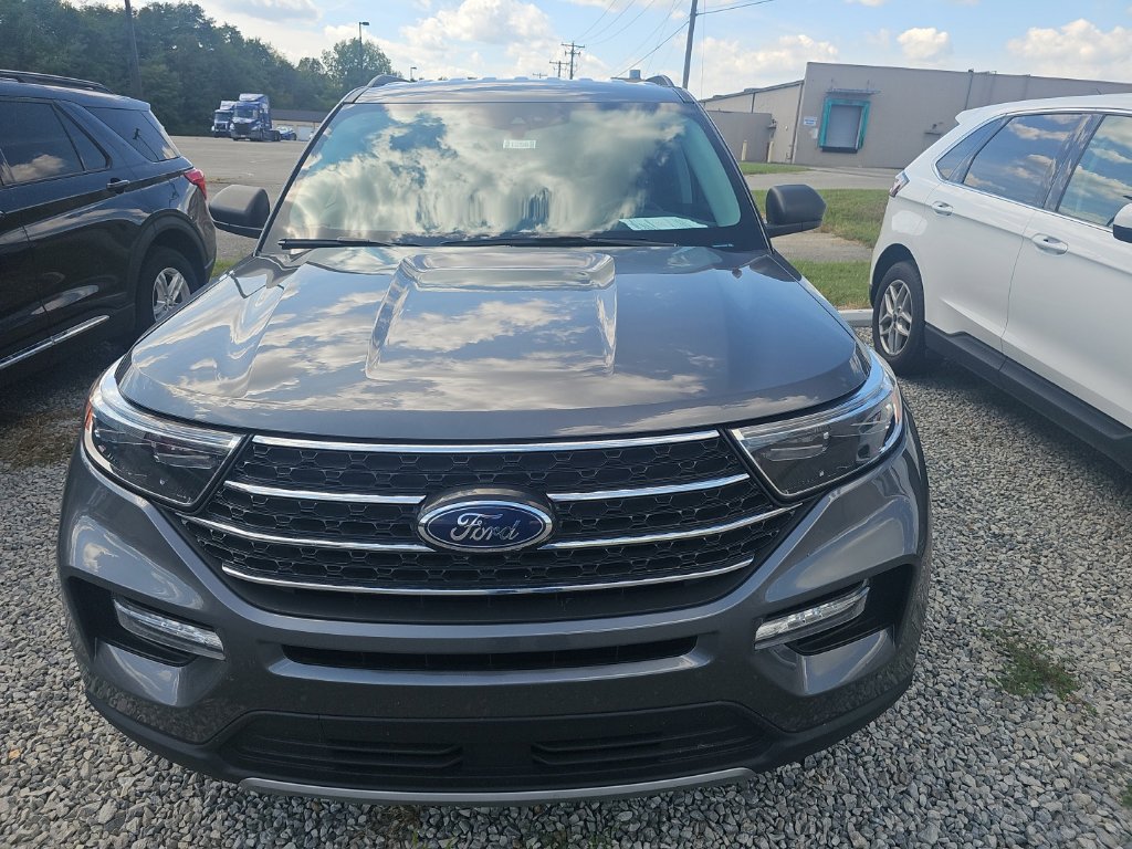Used 2023 Ford Explorer XLT w/ Equipment Group 202A AWD/4WD image 1