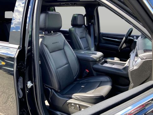 Used 2024 GMC Yukon XL Denali AWD/4WD image 8