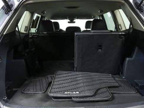 Certified 2025 Volkswagen Atlas SE image 28
