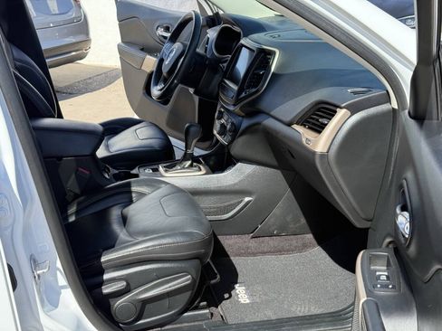Used 2017 Jeep Cherokee Limited FWD image 12