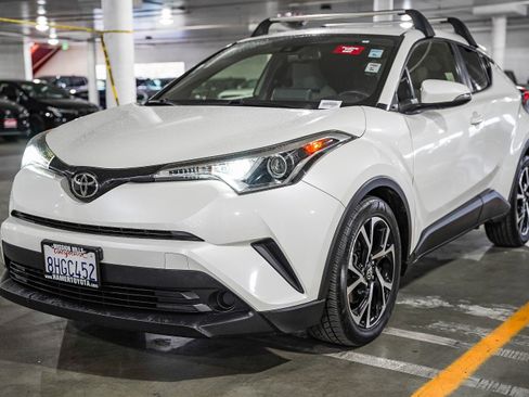 Certified 2019 Toyota C-HR XLE image 3