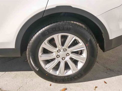 Used 2017 Land Rover Discovery Sport SE image 6