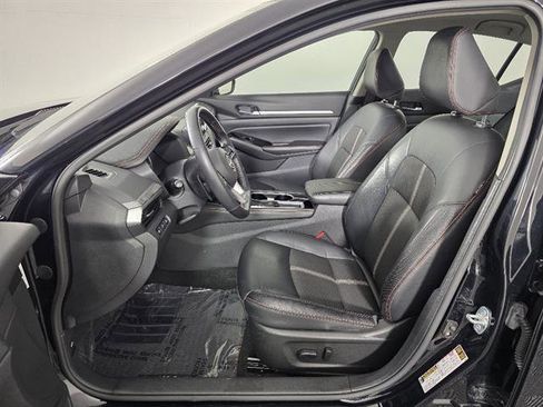Used 2024 Nissan Altima 2.5 SR FWD image 24