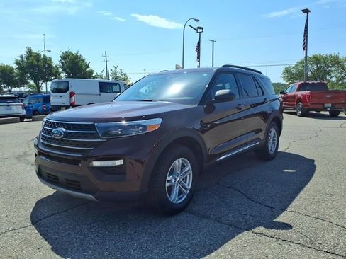 Certified 2022 Ford Explorer XLT w/ Equipment Group 202A AWD/4WD image 3