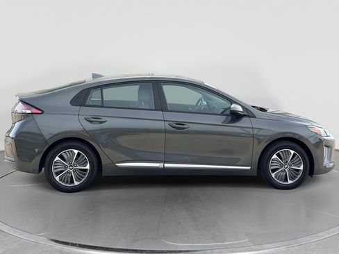 Used 2022 Hyundai Ioniq SE FWD image 2