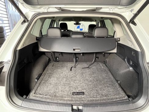 Used 2024 Volkswagen Tiguan SE image 19