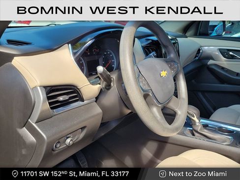 Used 2023 Chevrolet Traverse LS image 8