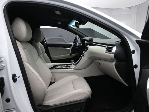 Used 2025 Genesis G70 2.5T image 30