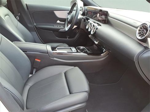 Used 2025 Mercedes-Benz CLA 250 4MATIC image 18
